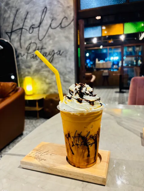 Holic Cafe & Kitchen