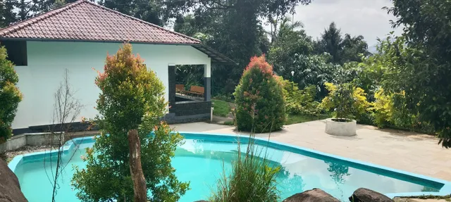 Poovanathil Farms & Homestay