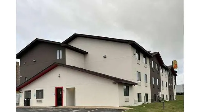 Super 8 by Wyndham Springfield North I-44