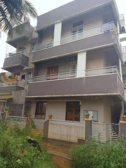 Kamat's Shri Sai Paying Guest (for Ladies)