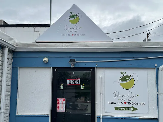 Danielle’s Juicy Bar(Boba tea and smoothies)