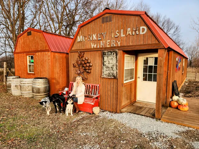 Monkey Island Winery And Cottages