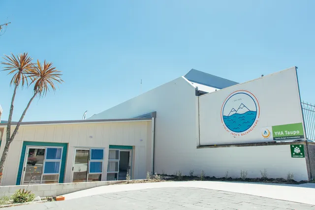 Finlay Jack's Backpackers