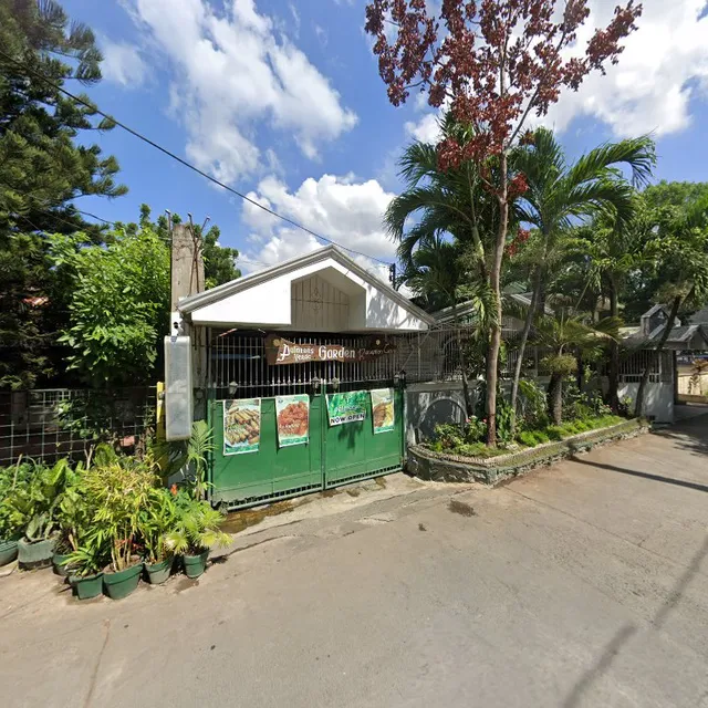 Palmeras Verde Garden Restaurant & Bar