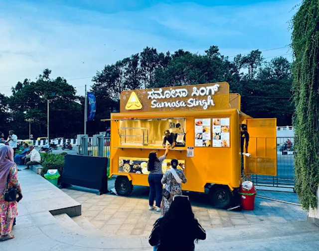 Samosa Singh - Lulu Mall