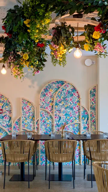 Aux Heures Heureuses