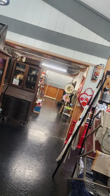 Sweet T's Vintage and Artisan Market