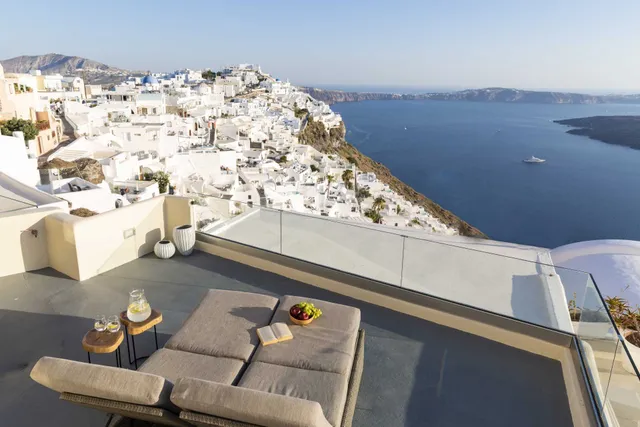 Damigos Caldera World