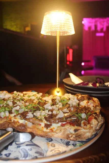 No Tan Santa Pizza/Cocteles by Santa Chula