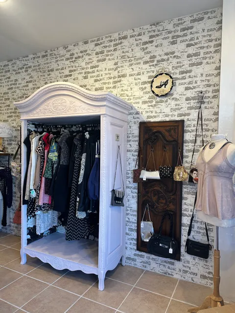 Nostalgia Vintage and Thrift