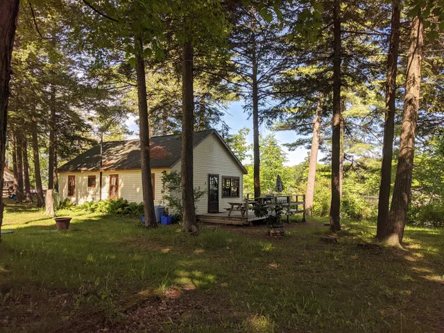 Pinewood Cottages and Trailer Park