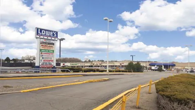 Lowes Plaza