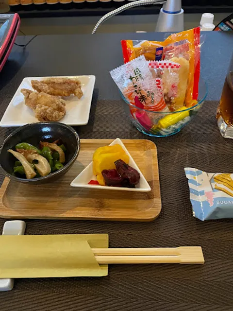 カラオケスナック華美