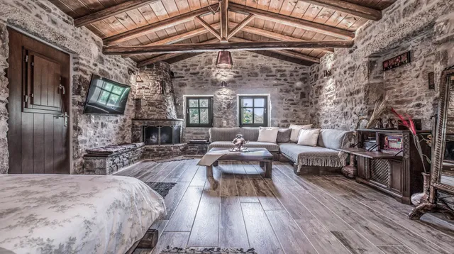 Karyoupolis Lounge Cave House