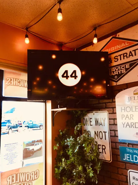 Raganelli's Pizza, Taps and Subs