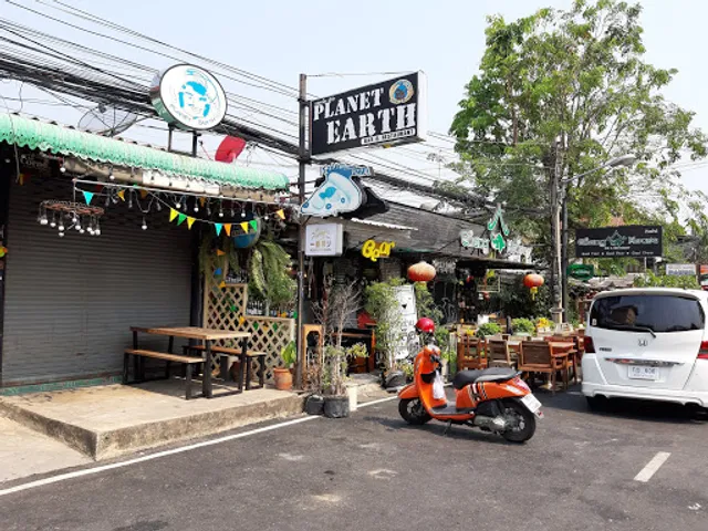 Planet Earth Bar & Restaurant