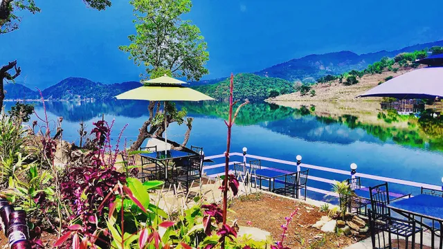 Lake Wave Cottage & Restaurant-Majhikuna