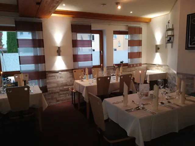 Puppenhaus am Brunnen