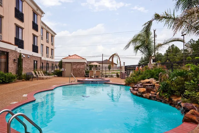 Holiday Inn Express & Suites Fairfield-North by IHG