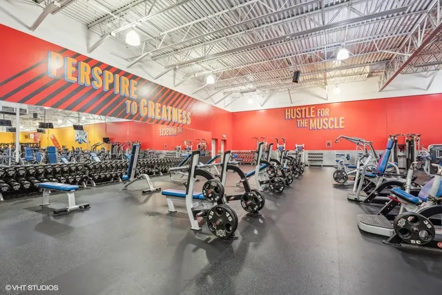 Crunch Fitness - Richmond Glenside