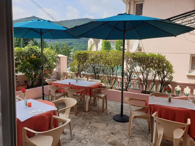 RESTAURANT AFRICAIN "SAVEURS D'AFRIQUE CHEZ LÉO" BAR-CAFÉ A LOURDES 65100