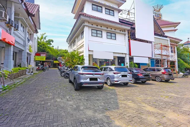 OYO 92677 Hotel Bintaro