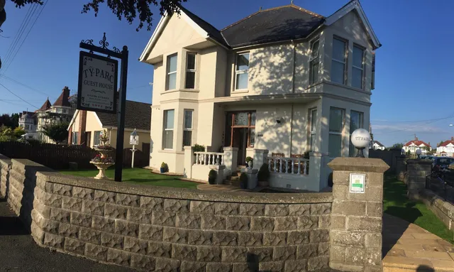 Tŷ-Parc Guest House