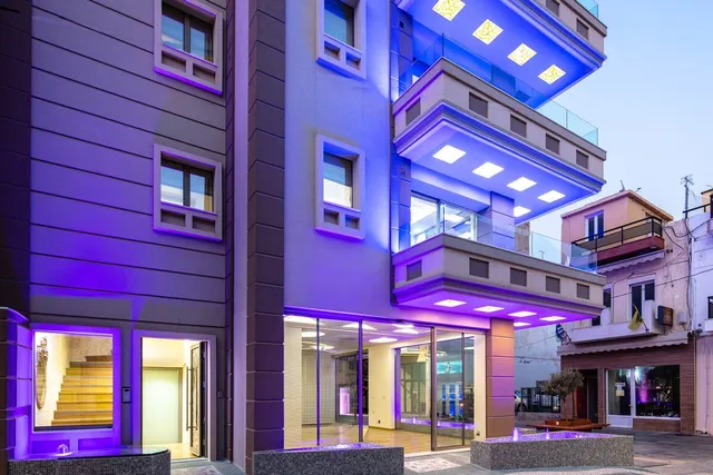 DeMaNi President Suites