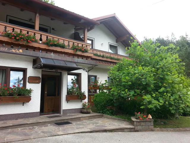 Waldhaus - Fam Schoisswohl