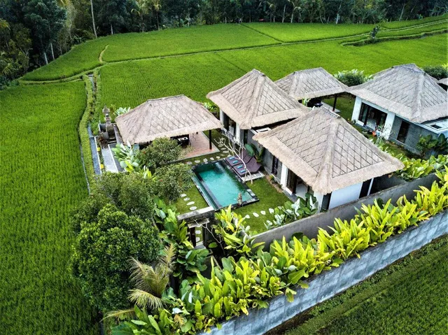 Three Gold Luxury Private Villas & Restaurant