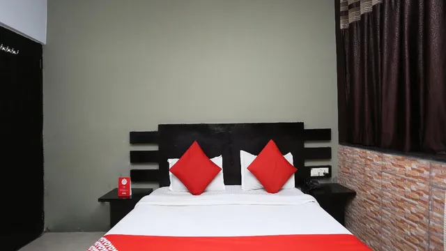 OYO 5937 Hotel Blue Castle