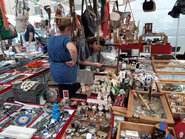 Mercato dell'usato Portaportese del 2000