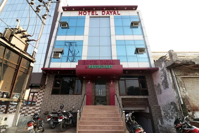 OYO 24958 Hotel Dayal