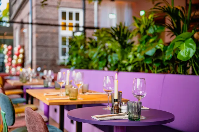 Madame Liberty, Restaurant & Bar