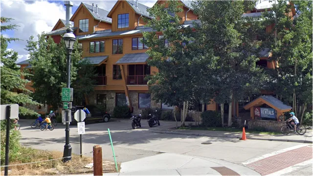 Base Mountain Sports - Breckenridge Park Avenue