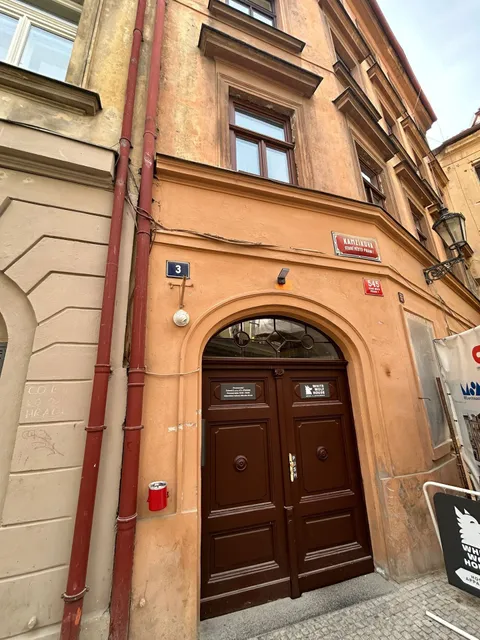 White Wolf Hostel & Apartments