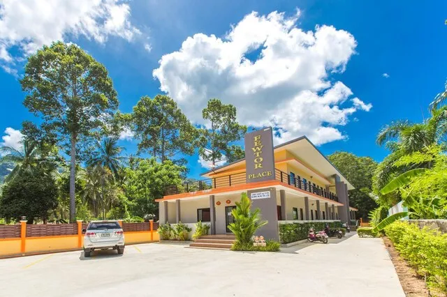 OYO 515 Fewtor Place