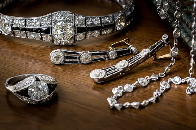 Lang Antique & Estate Jewelry