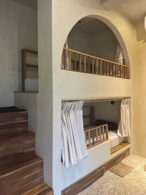 Roaming Retreat Hostel & Villa