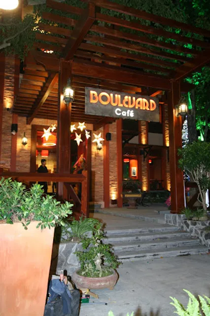 Boulevard Café