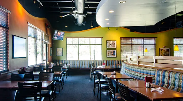 Boston's Pizza Restaurant & Sports Bar