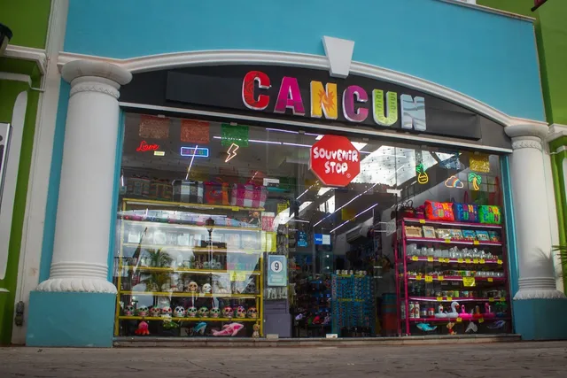 Cancun Souvenir Stop