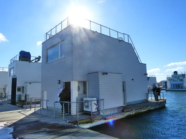 Schwimmendes Ferienhaus Biscaya - Die FERIENHAUS-AGENTUR