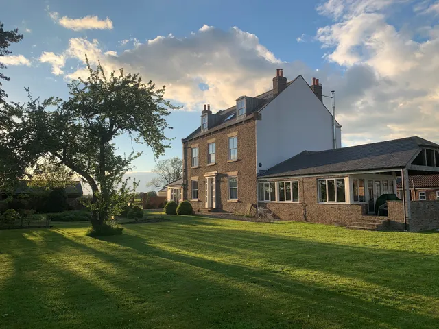 Wressle Grange - Luxury Yorkshire Cottage accommodation for group and family holidays