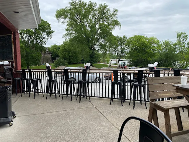 Sanders Ferry Pizza & Pub