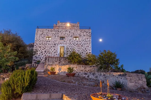 Castello Malicas Antico Borgo