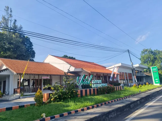 Votel Manyar Hotel & Resort