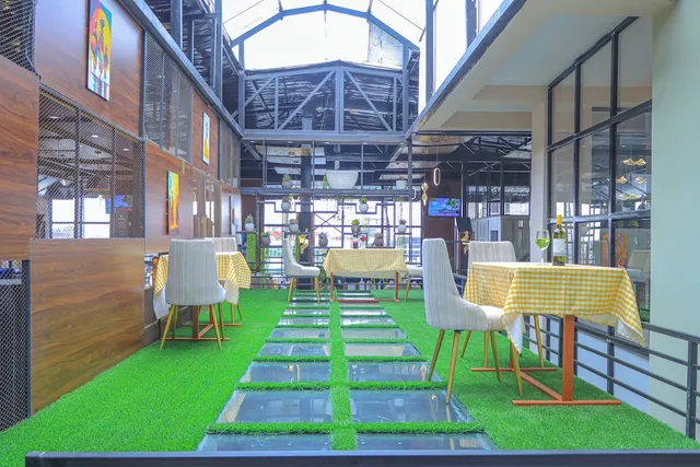 South Gate Plaza & Hotel apartment