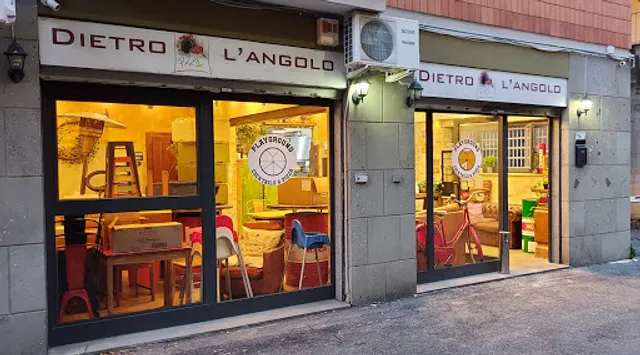 Pizzeria Dietro l'angolo / Playground