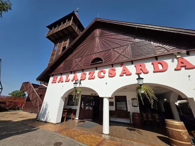 Fehértói Fish Restaurant and Pension